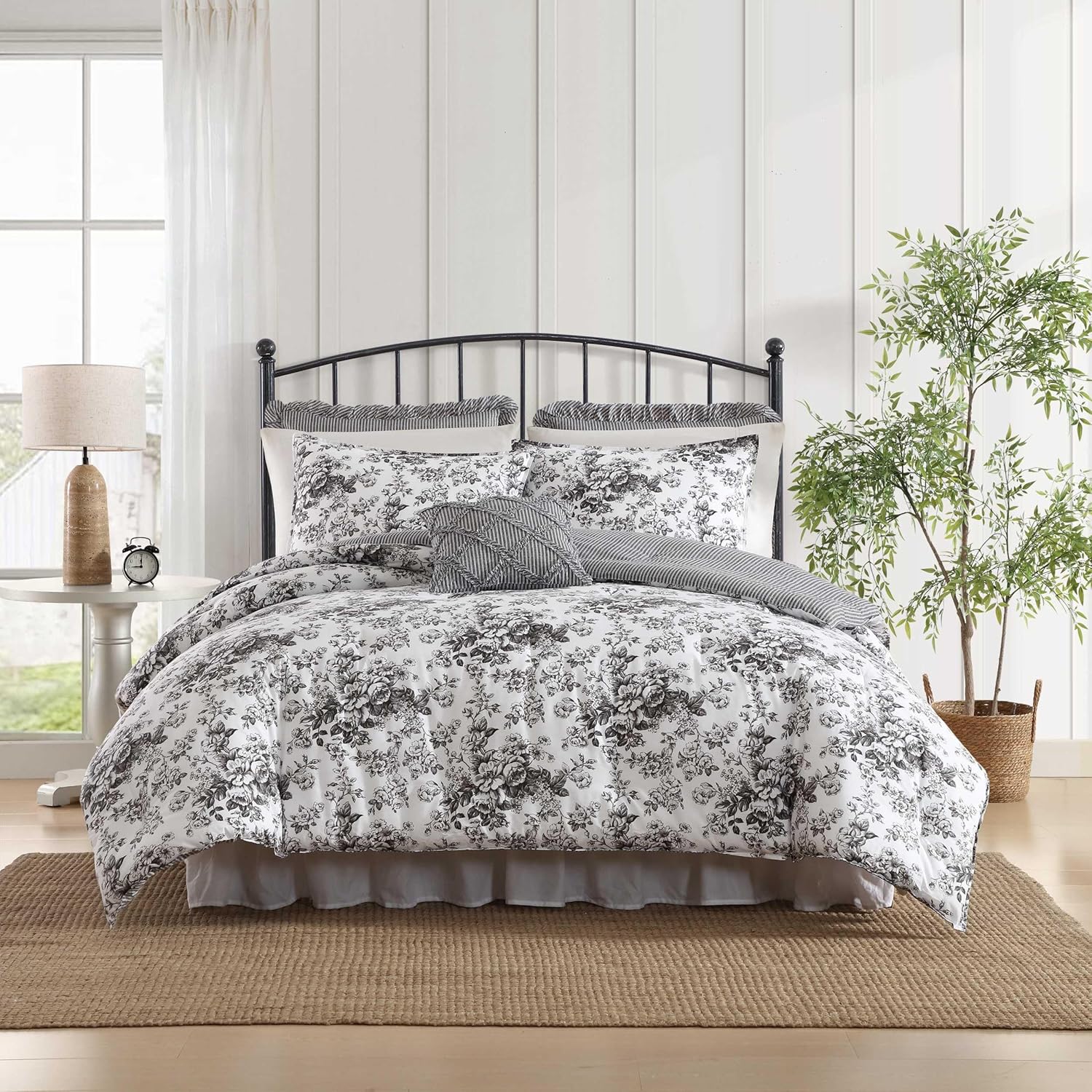 Laura Ashley - Queen Comforter Set, Soft & Reversible Cotton Bedding, Medium Weight for Year Round Comfort, 7 Piece Bed Set with Matching Pillowcases, Euro Shams & Bonus Throw Pillows (Elise Blue)